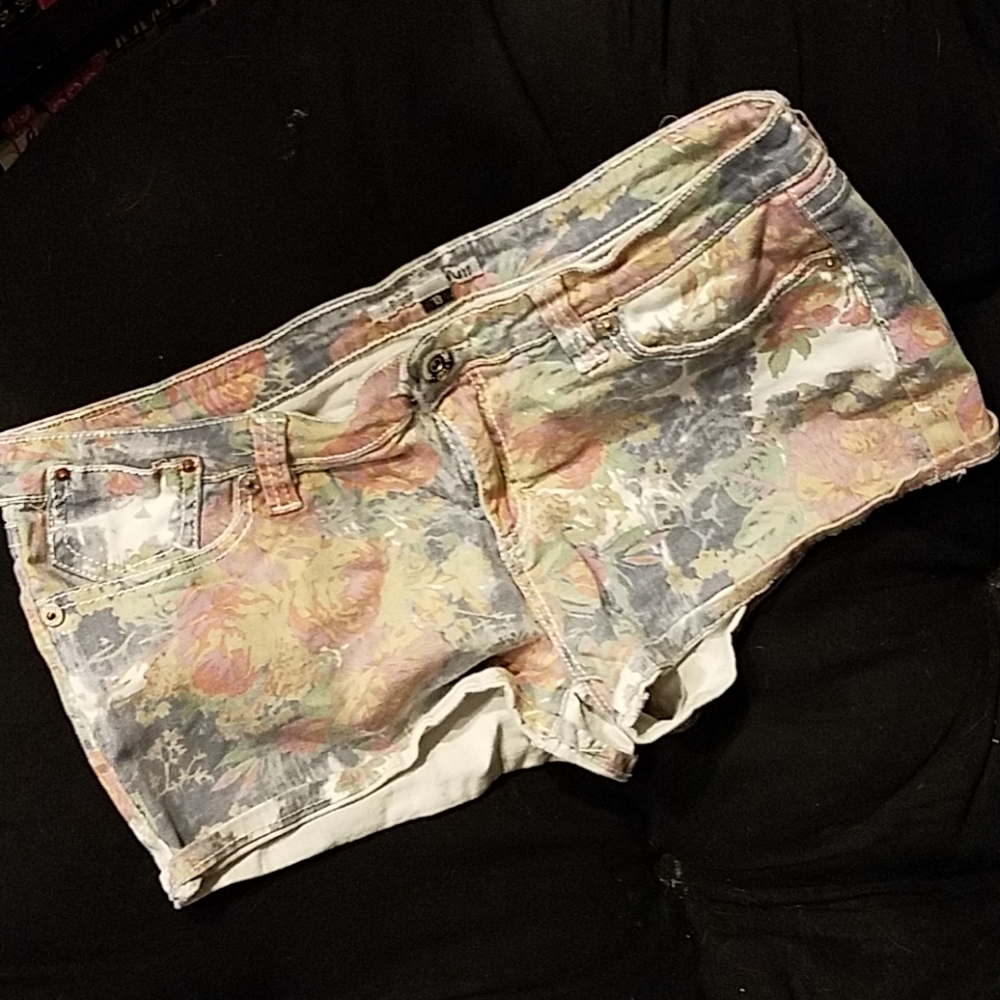 Floral pastel 90s hot shorts (YMI)